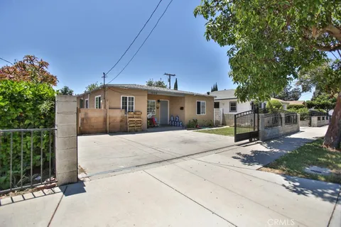 1206 W Mcfadden Avenue, Santa Ana, CA 92707 - MLS#: OC25014740