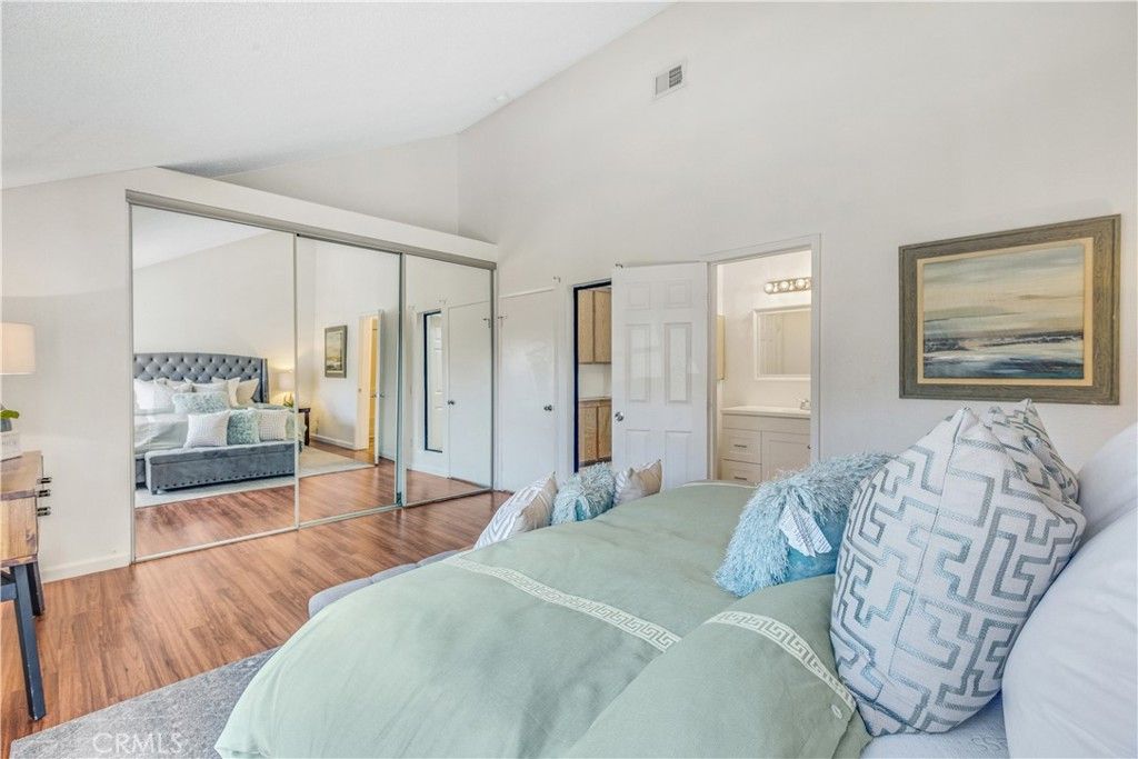 listing image 130727375968871467821