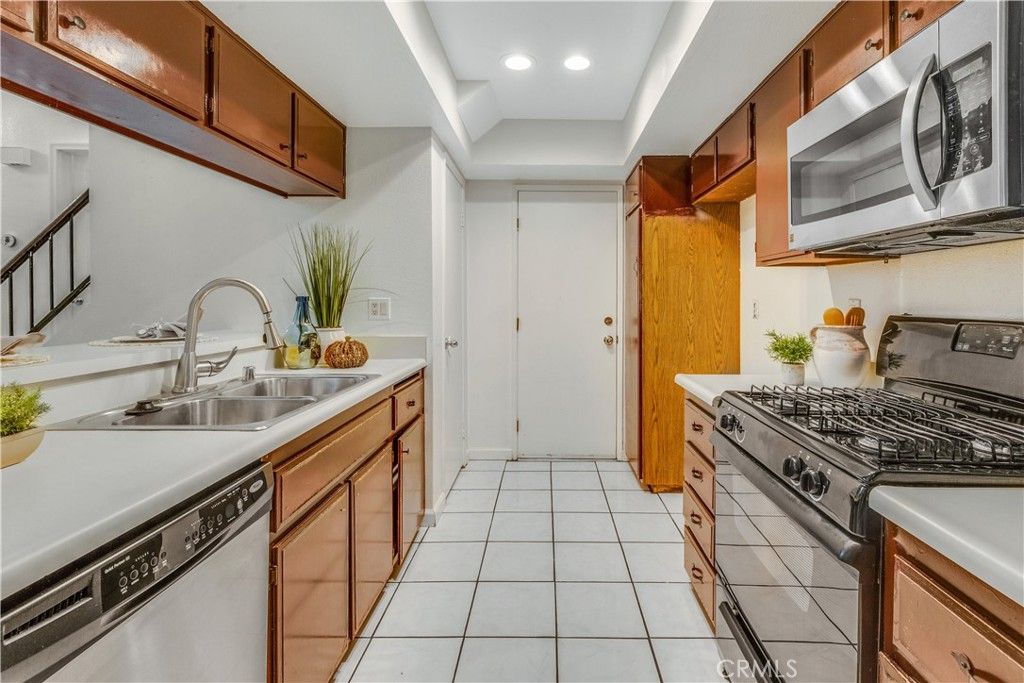 listing image 130723330274624927034