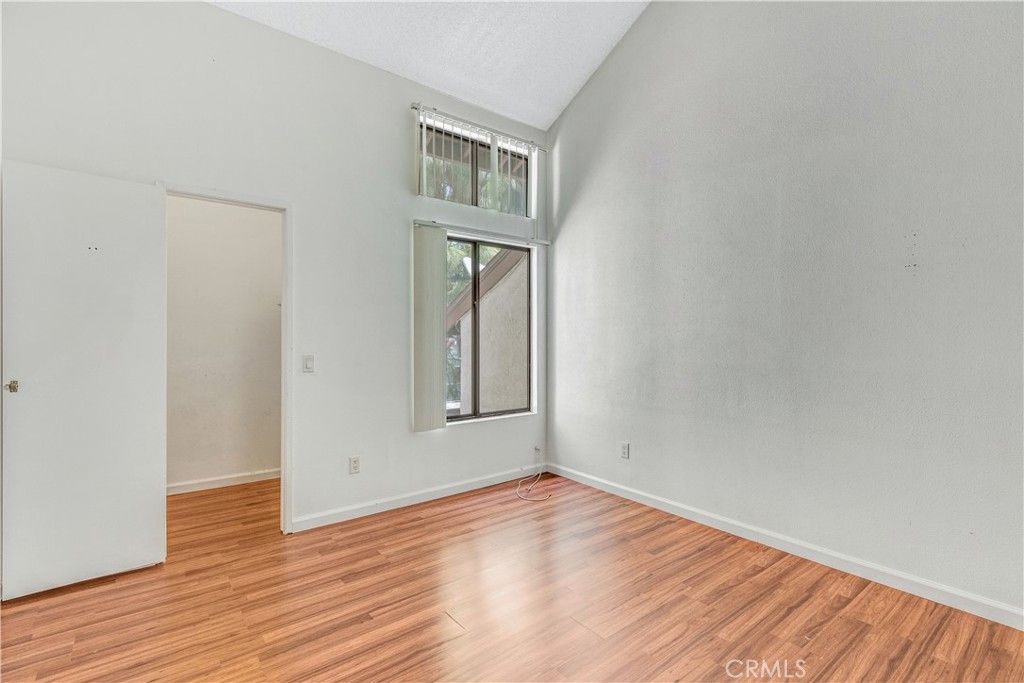 listing image 130726796952042420164
