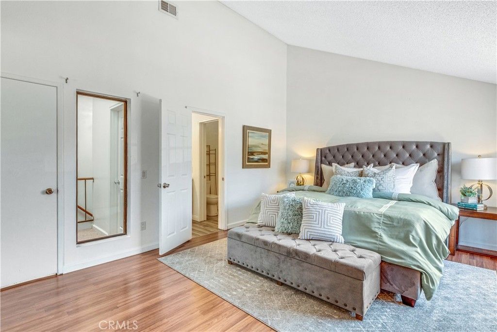 listing image 130728610003793071554