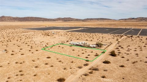 Photo of 4700 Sun Oro Road, Joshua Tree, CA 92252 (MLS # JT21252691)