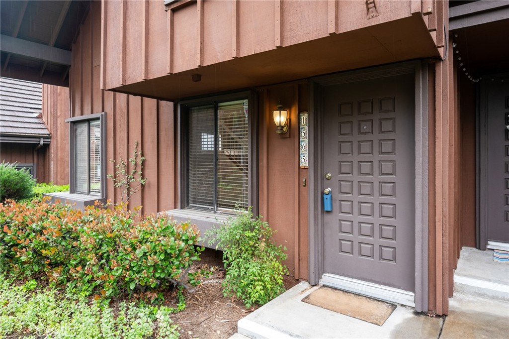 Photo 3 of 40 of 1565 Stonewood Court townhome