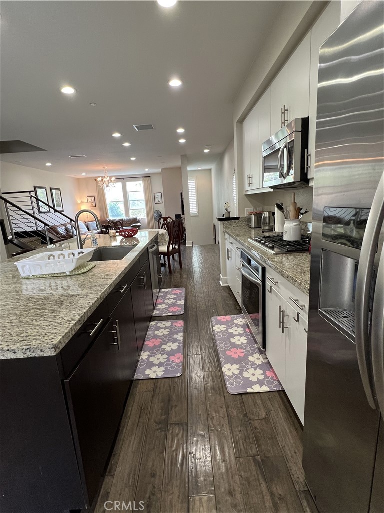 9 Compass Court