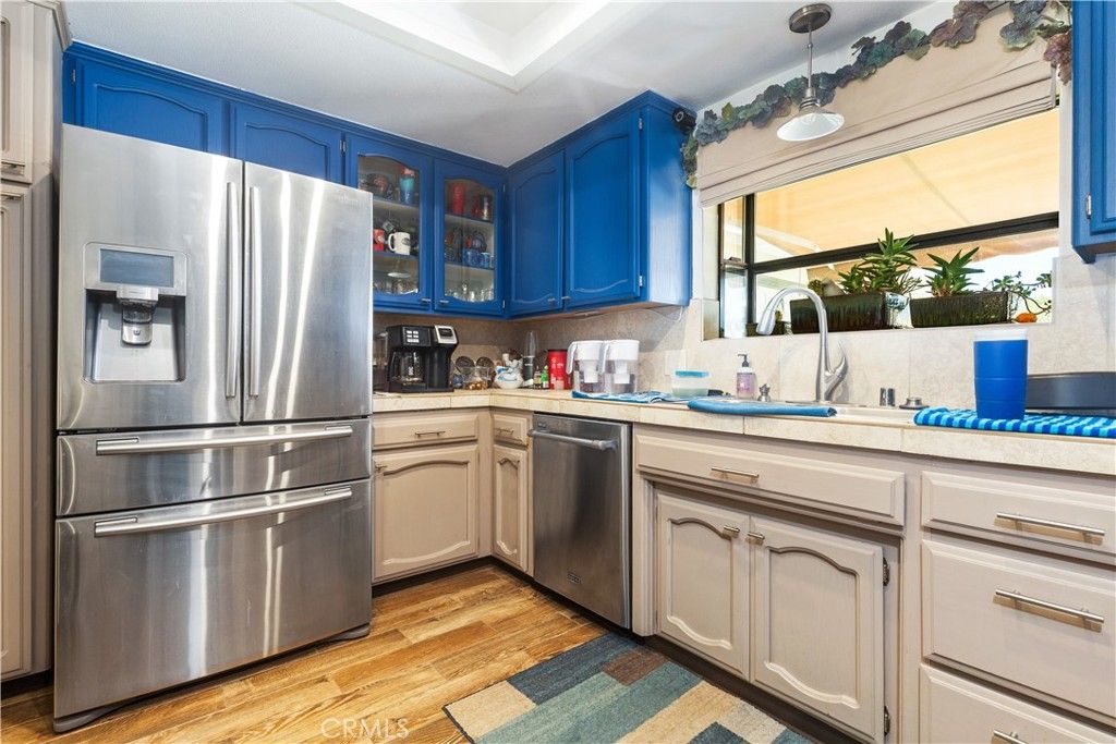 listing image 130724934835561222679