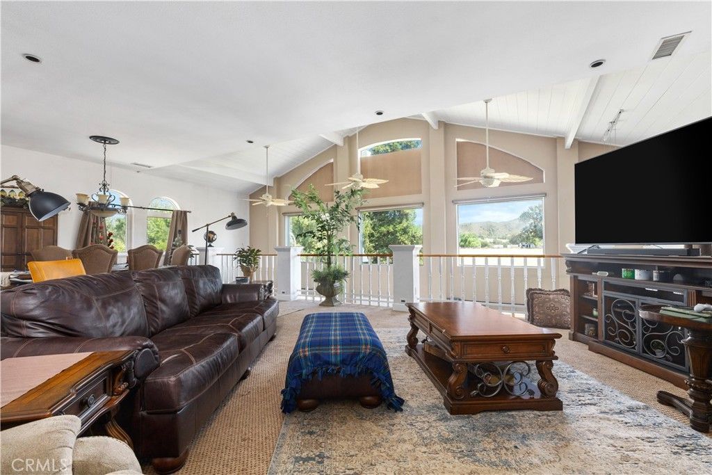 listing image 130727914281176214430