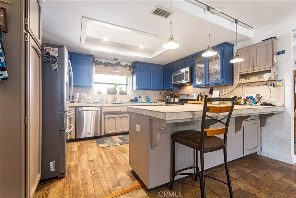 listing image 130726388803112505825