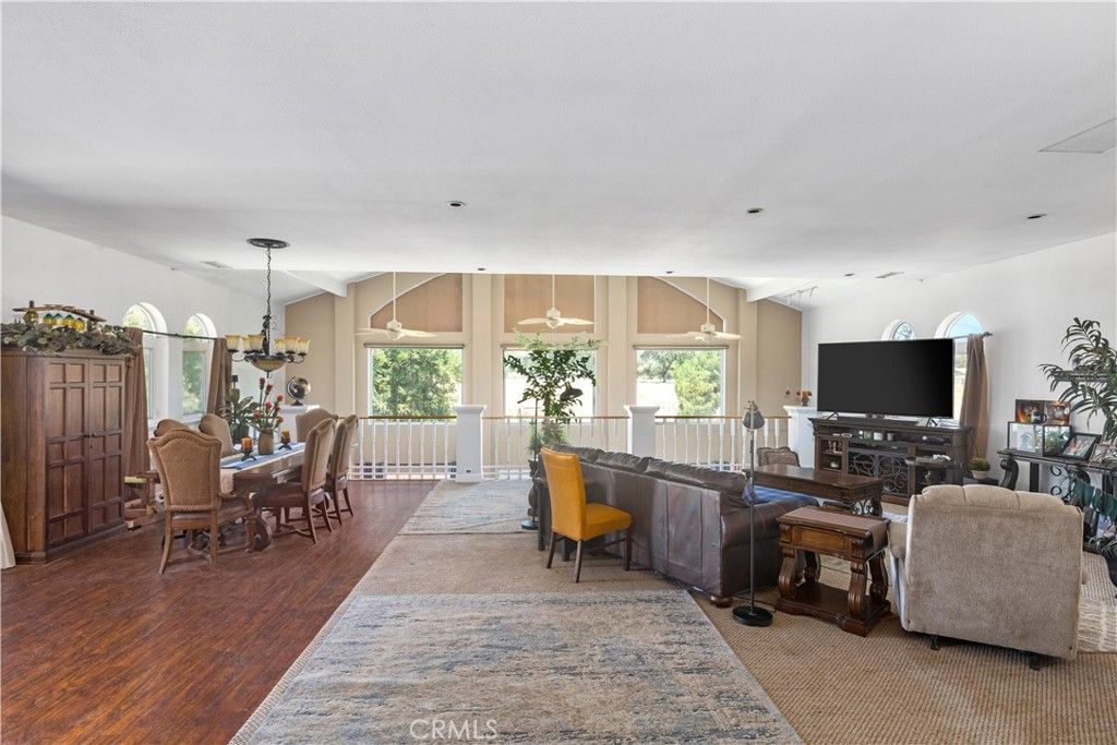 listing image 130727180215166721023