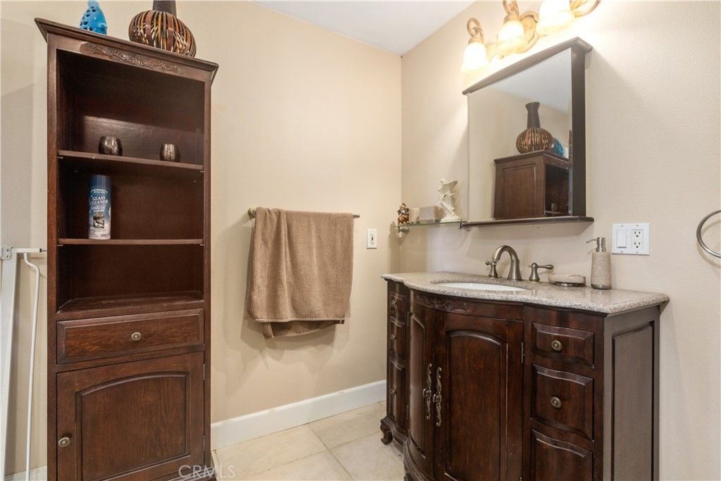 listing image 130726583775821551437