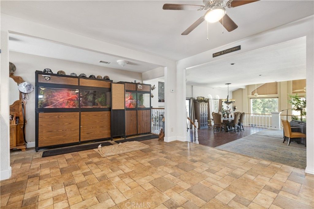 listing image 130723654462429531427