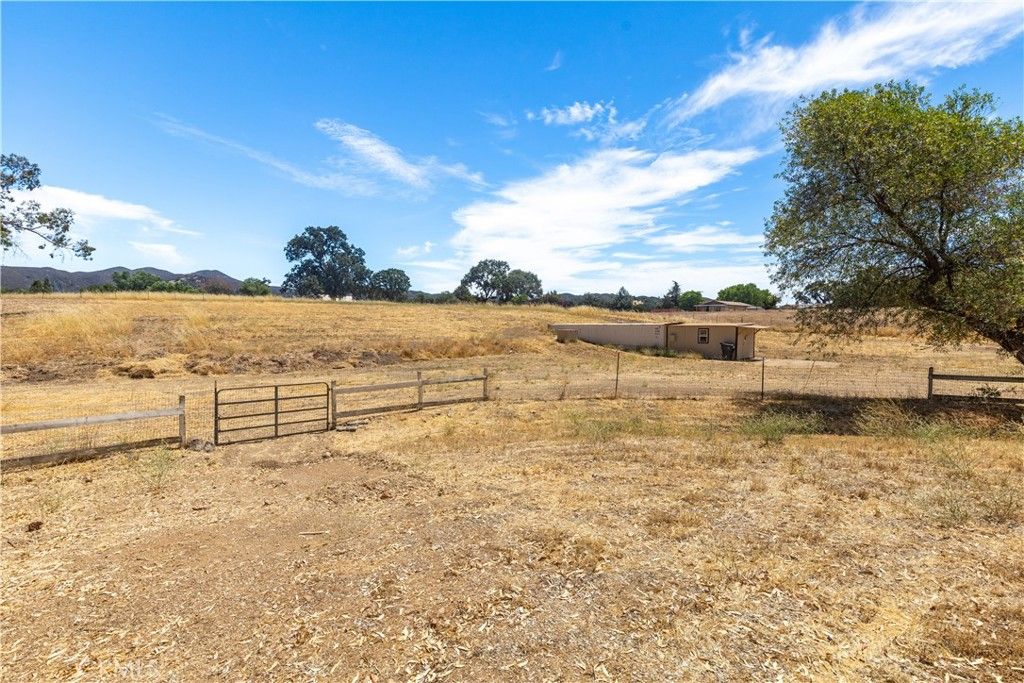 listing image 130728763995048121153