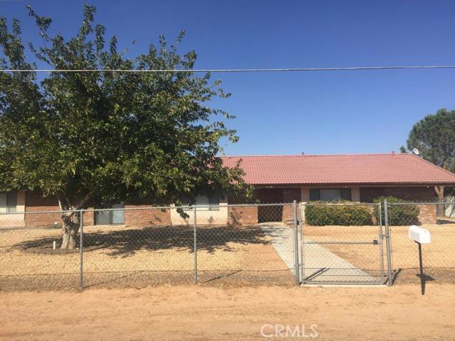 Beautiful 4 bed 2 bath house. 3 car garage. Plenty of room to park boats, Rv's, or anything else you have. Big kitchen and open dinning area. Association Amenities: None Special Features: None