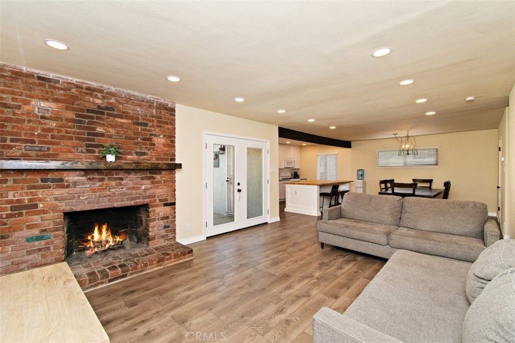 listing image 130724944262087611119