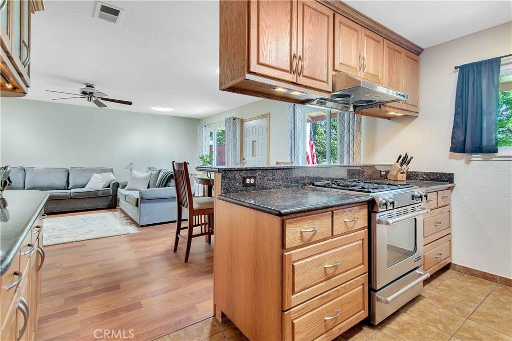 listing image 130723431647779907587