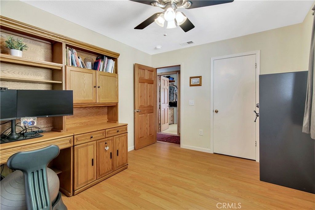listing image 130722365183057313053