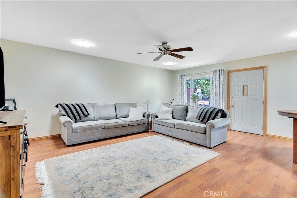 listing image 130726123466527251974