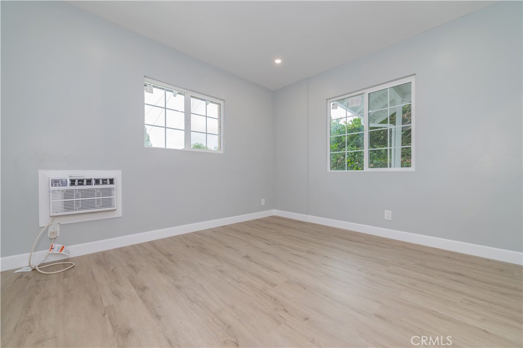 1032 W 4th Street