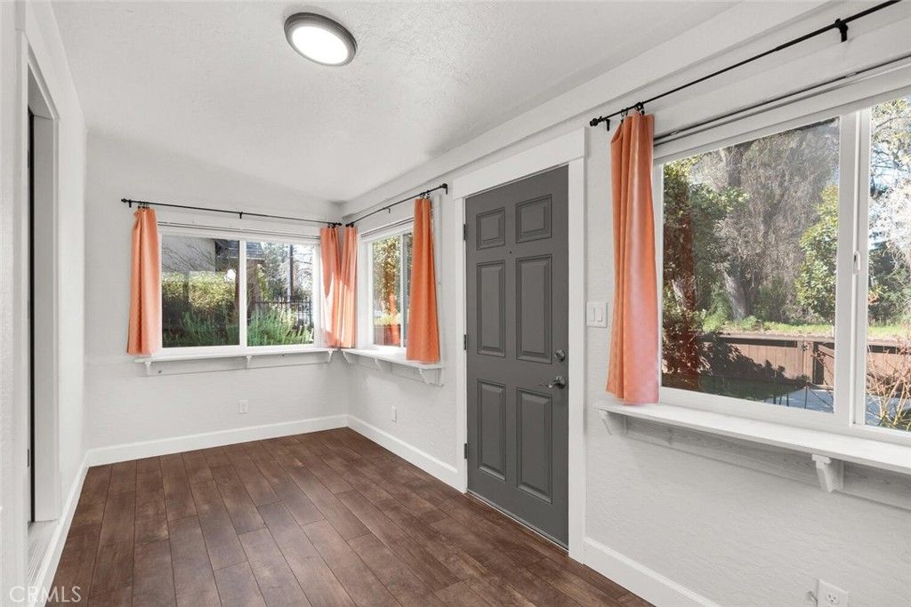 listing image 130725420925218260162