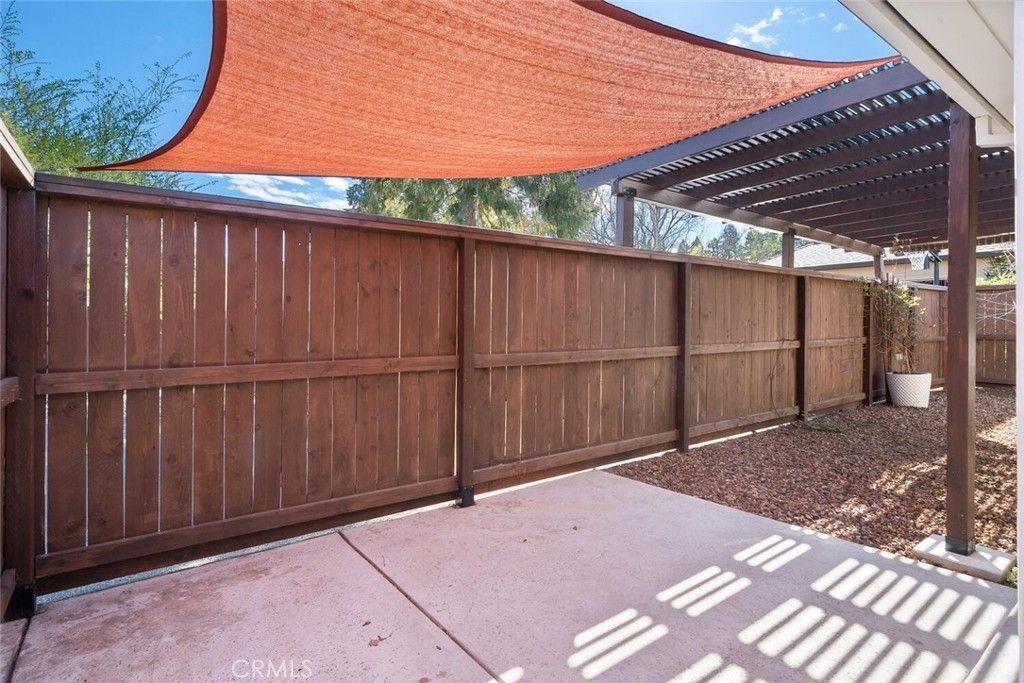 listing image 130725703653347571915