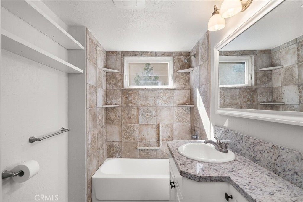 listing image 130728793973964336160