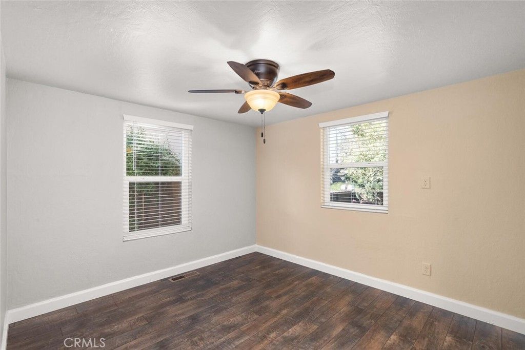 listing image 130724177366877817952