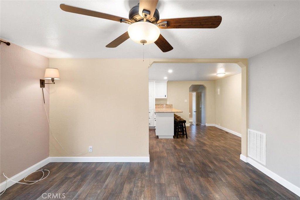 listing image 130728599433219266356