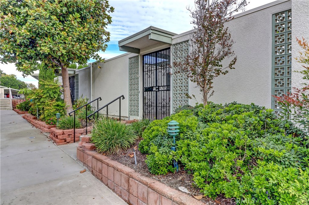 CORDOBA 2 BED 2 BATH TOTAL REMODEL IN THE PREMIER SENIOR COMMUNITY OF LAGUNA WOODS VILLAGE 55+. NO ONE ABOVE OR BELOW. A PRIVATE COZY LARGE TILED PATIO ENTRY. PARTIAL GLASSED DOUBLE FRONT DOOR. WOOD LIKE LAMINATE FLOORS THROUGHOUT. REMODELED KITCHEN NEW CABINETS NEW APPLIANCES NEW SINK. QUARTZ COUNTER TOP, KITCHEN DESIGN OPEN TO LIVING ROOM AND DINNING AREA. DOUBLE PANE WINDOWS, CENTRAL HEAT AND AIR, RECESSED LIGHTING IN EVERY ROOM.WASHER/DRYER. SURROUND TILE IN BATHTUBS AND SHOWER WITH CLEAR GLASS DOORS. NEW VANITY AND SINKS. LARGE MIRRORED CLOSETS DOORS. ADDED WINDOW IN MASTER BEDROOM PLUS THE LIGHT FROM THE OPEN ATRIUM ADDS TO THE CHARM OF THIS LOVELY HOME. COME AND ENJOY YOUR RETIREMENT YEARS WITH ALL THE AMENITIES OF THIS GREAT COMMUNITY.
5 POOLS 7 CLUBHOUSES, 3 GYMS, TENNIS COURTS, TABLE TENNIS PICKLE BALL, 2 GARDEN CENTERS, COMPUTER CENTER, AND ONLY $12 TO PLAY 18 HOLES ON THE 27 HOLE CHAMPIONSHIP GOLF COURSE, LAWN BOWLING AND EVEN STABLES.