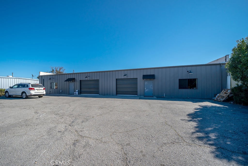 +/- 1,750 sf industrial unit. 3 phase power, restroom and roll up door.