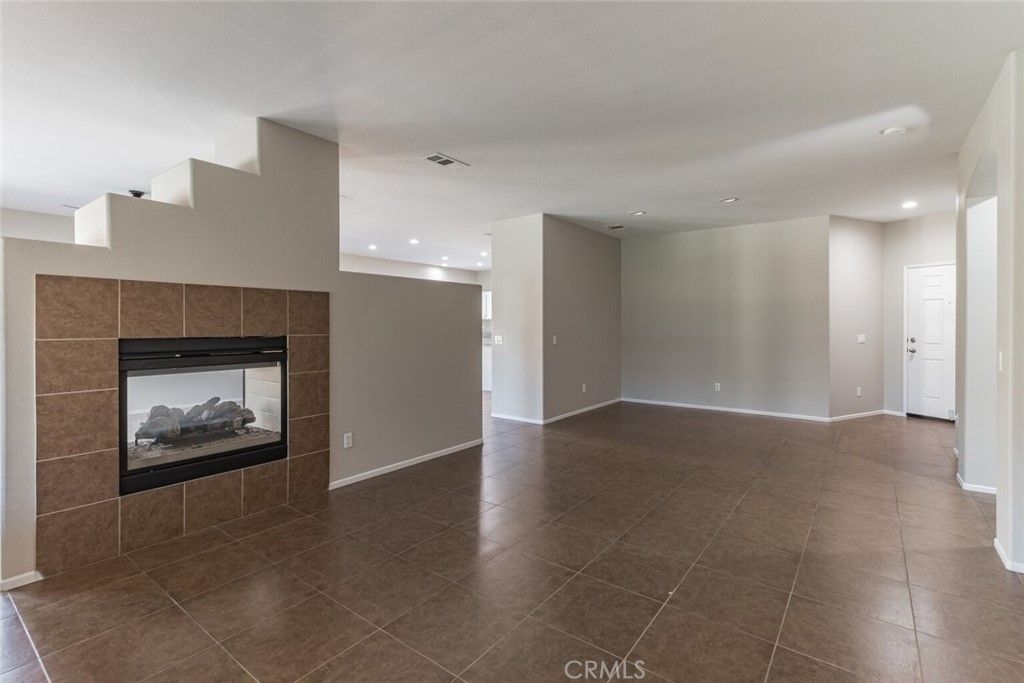 listing image 130723145934010053387