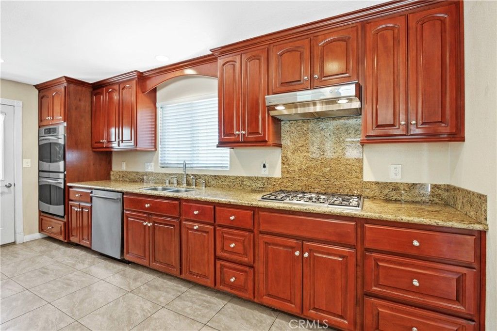listing image 130729897318946590251