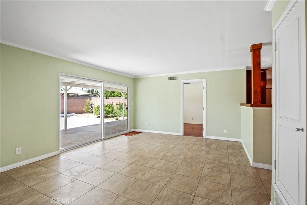 listing image 130725370356895776638