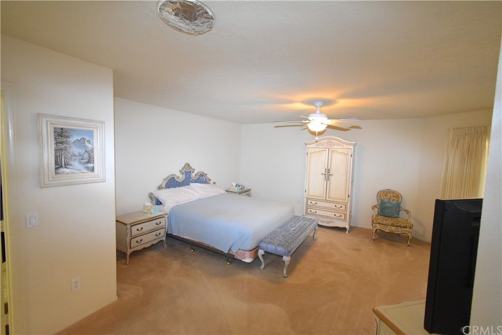 listing image 130725693636836496123