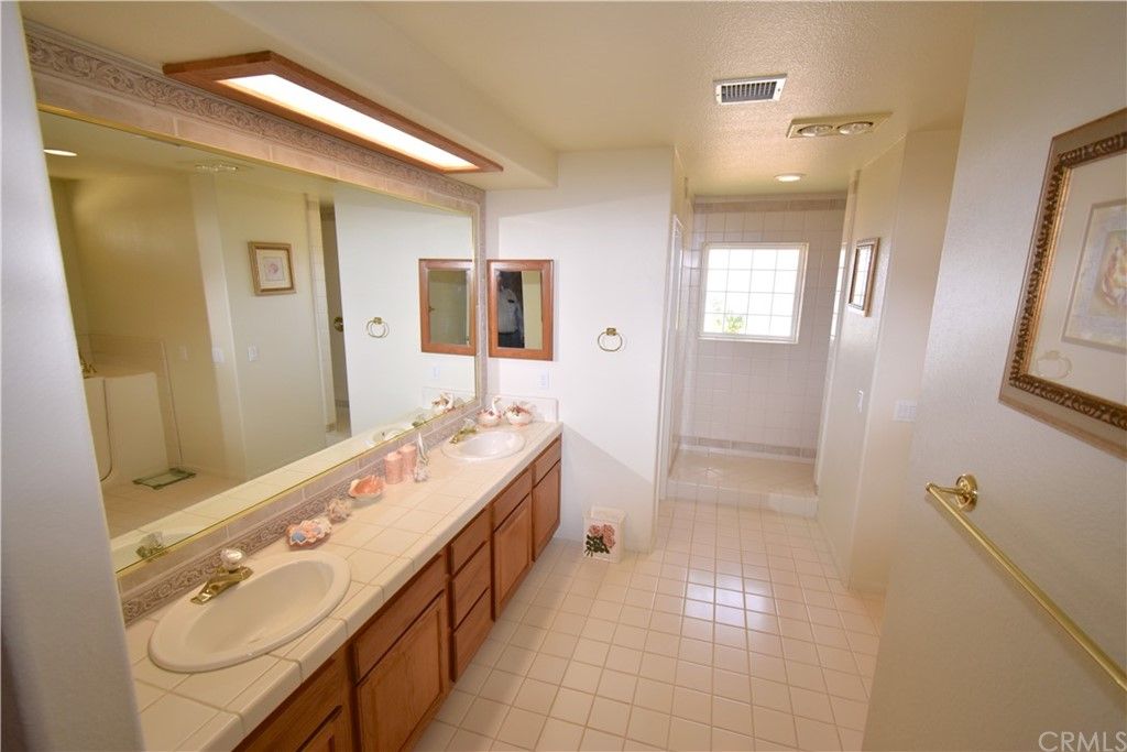 listing image 130722339027604071878