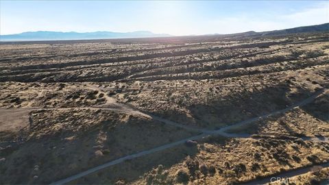 Photo of 8023 Eaby Road, Phelan, CA 92371 (MLS # DW25025016) Photo of 8023 Eaby Road, Phelan, CA 92371 (MLS # DW25025016)