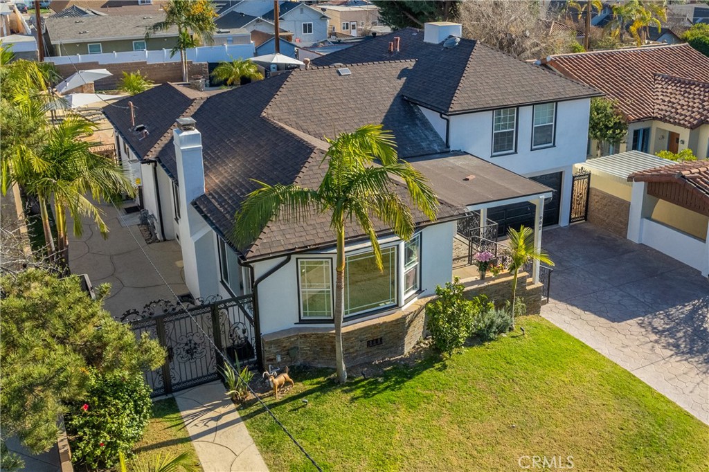 902 E WALNUT Avenue