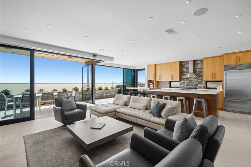 800 W Oceanfront