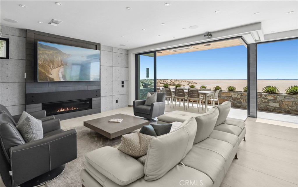 800 W Oceanfront