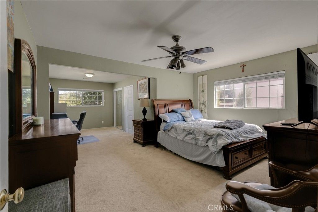 listing image 130720776490112761910