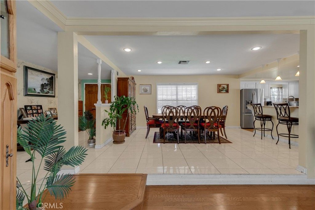 listing image 130721103012801007875