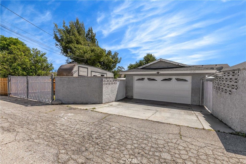 listing image 130727632351464808891