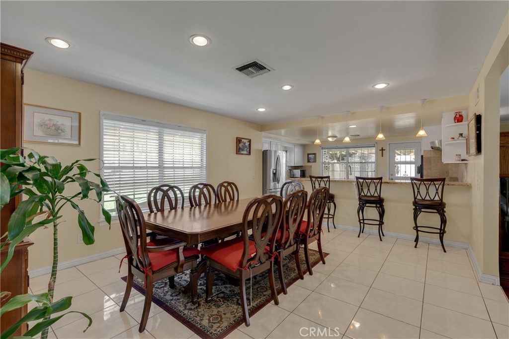 listing image 130727510337580023091