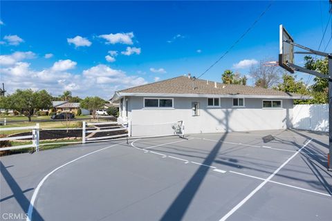 A home in North Tustin