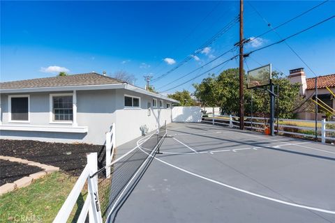 A home in North Tustin