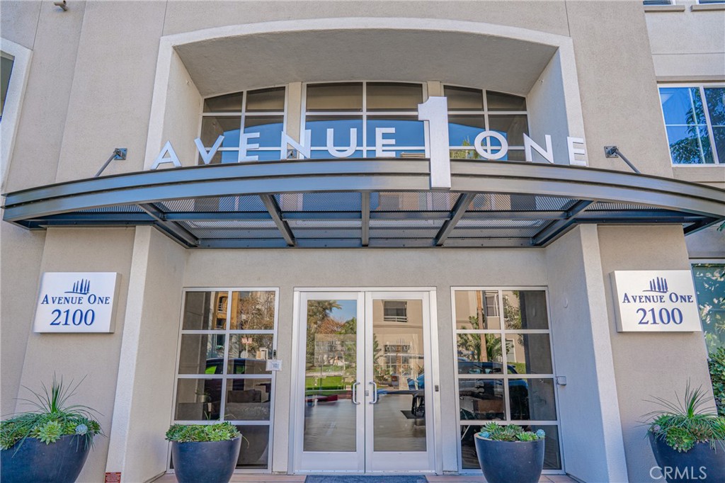 Beautiful single-story condo in the resort-style community of Avenue One in Irvine! 2 spacious bedrooms with walk-in closets and 2 large baths. An open floor plan, ample storage space, custom paint, plush carpeting, designer tile, and in-unit washer and dryer are some of this condo’s highlights. The gourmet kitchen features granite countertops and a breakfast bar. This 3rd floor unit is conveniently situated near the elevator, overlooking the community greenbelt and offers 2 adjacent parking spaces in the gated community garage. Community amenities include a resort-style pool and spa, fitness and sports facilities, conference room, and clubhouse. Conveniently located near South Coast Plaza, Fashion Island, UCI, and John Wayne Airport.