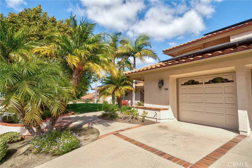 566 S Los Coyotes Drive