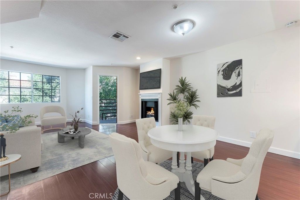 listing image 130722603467067769862