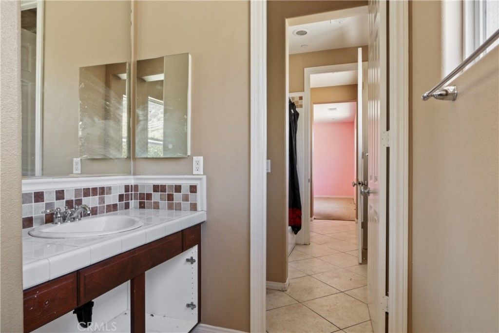 listing image 130724399576764074423