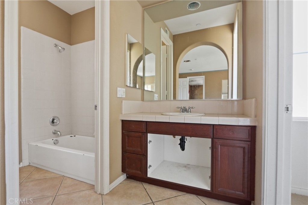 listing image 130727993141876259642