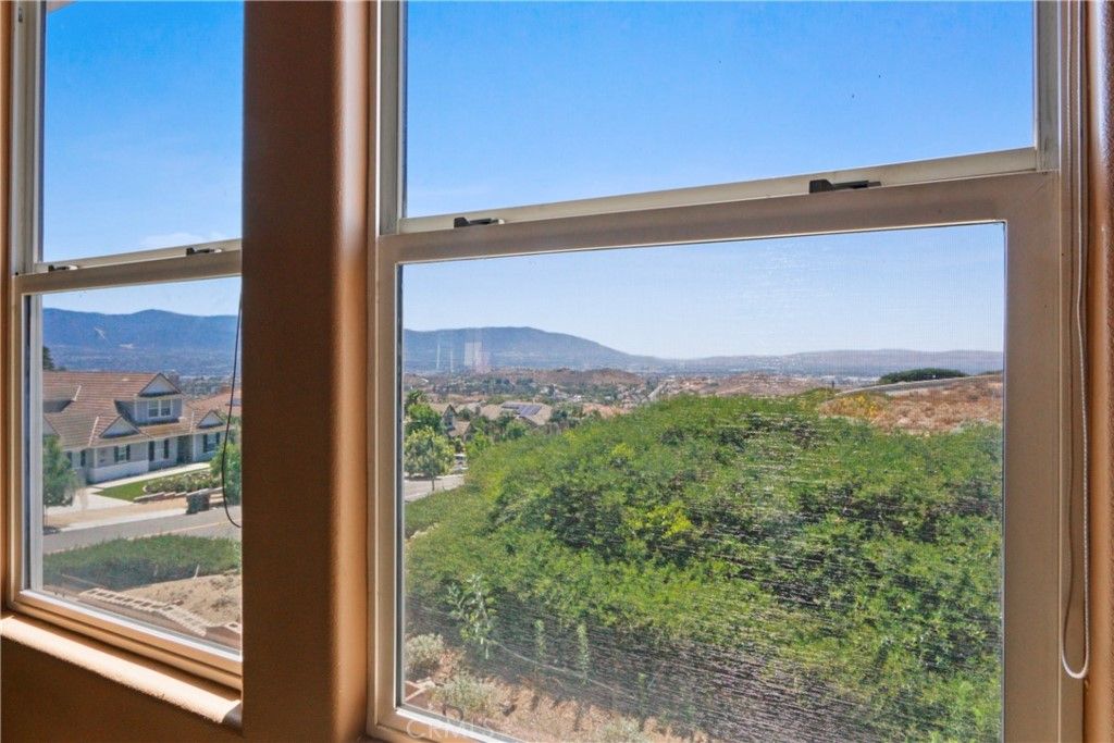 listing image 130727593811847989856