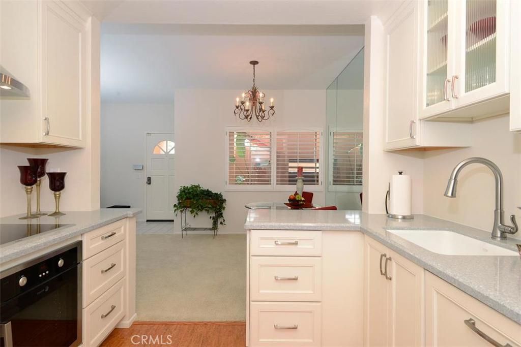 listing image 130724359390915985875